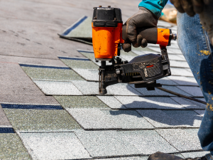 Experienced Highlands Ranch roofer installing high-quality asphalt shingles for long-lasting results.